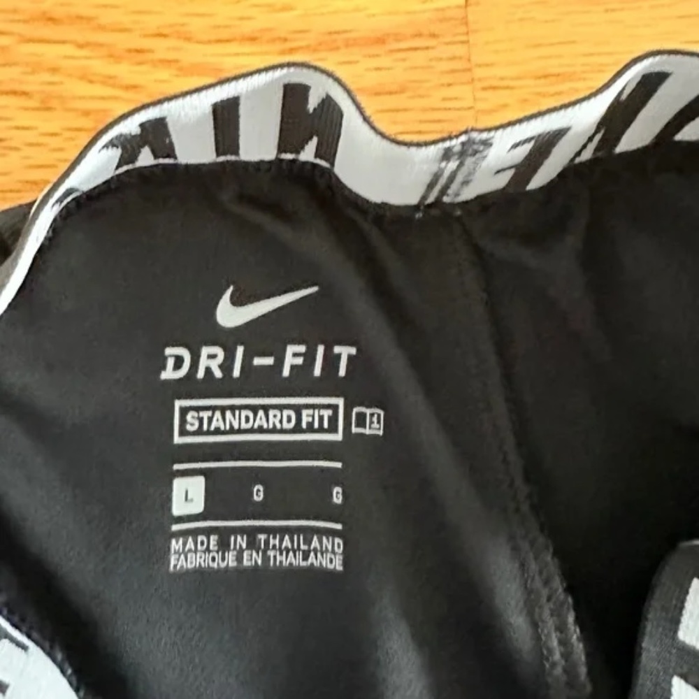 Nike Girls Dri-Fit Gym Shorts (L) - Picture 7 of 9